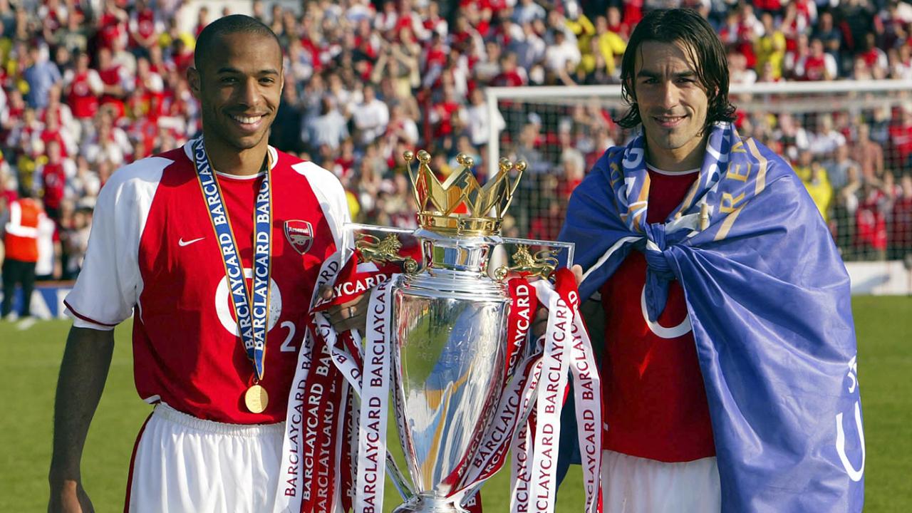 Image of Henry and Pires posing with the PL trophy